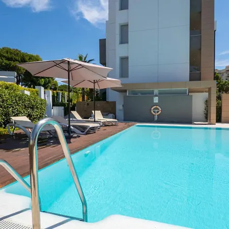 Modern Flat With Private Garden In Royal Banus