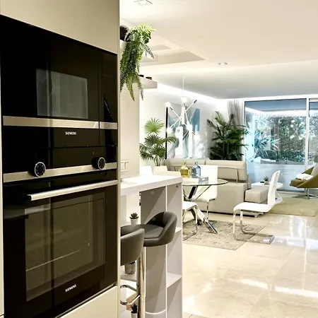 Modern Flat With Private Garden In Royal Banus *
