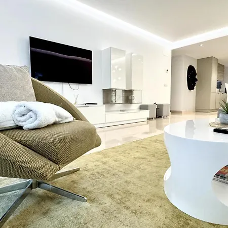 Modern Flat With Private Garden In Royal Banus Apartment