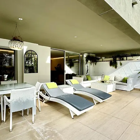 Apartment Modern Flat With Private Garden In Royal Banus *