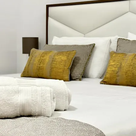 Apartment Modern Flat With Private Garden In Royal Banus Marbella