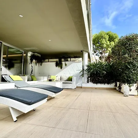 Modern Flat With Private Garden In Royal Banus