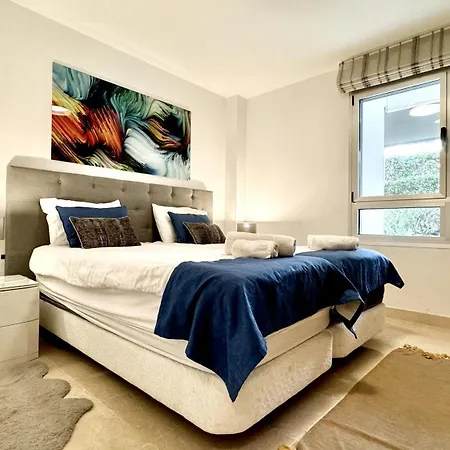 Modern Flat With Private Garden In Royal Banus *