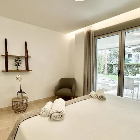 Apartment Modern Flat With Private Garden In Royal Banus *