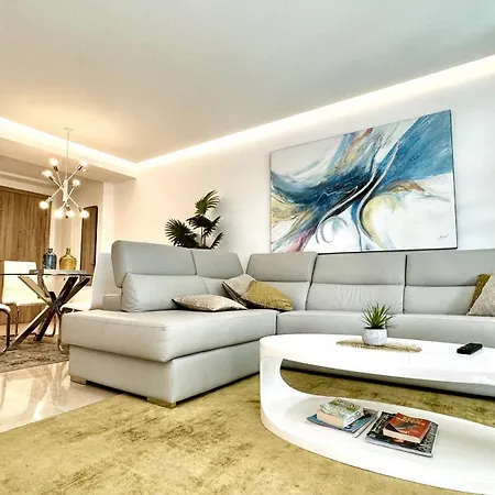 Modern Flat With Private Garden In Royal Banus *