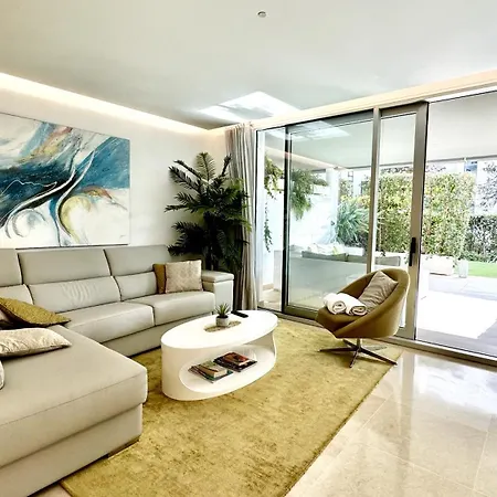 Modern Flat With Private Garden In Royal Banus *